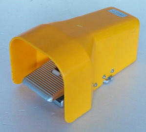 Válvula de aire manual neumática amarilla/azul del pie de la válvula 4F210-08G con la cubierta de protección